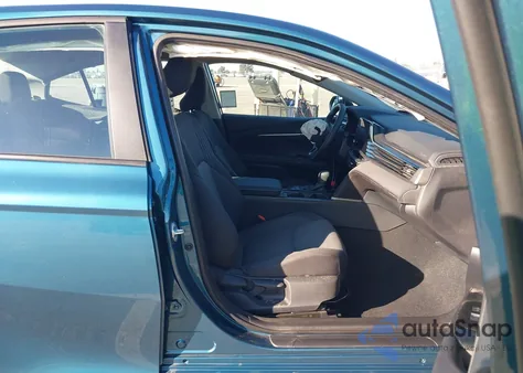 2025 Toyota Camry Le z USA, uszkodzony, nr VIN 4T1DAACK3SU185251